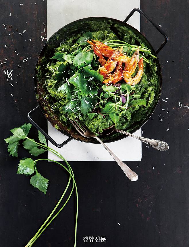 참나물 요리. 경향신문 자료사진