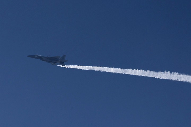 이스라엘 상공을 비행하는 F-15전투기. [EPA연합뉴스]