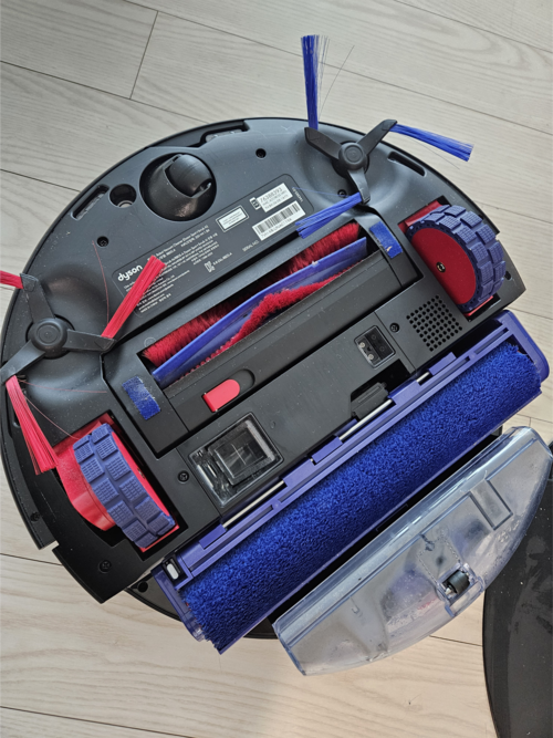 다이슨 로봇청소기의 바닥의 모습. [이덕주 기자]