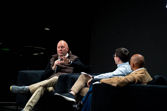 안드리슨 호로위츠(a16z)의 공동 창업자 마크 안드리슨이 지난달 31일(현지시간) 미국 캘리포니아주 서니베일에서 열린 ‘어플라이드 인튜이션 피지컬 AI 데이’에 참석해 발언하고 있다. [사진=어플라이드 인튜이션]