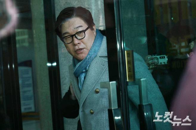 쌍방울 대북 송금 사건 수사 과정에서 제기된 진술 회유 의혹과 관련해 김성태 전 쌍방울 회장이 8일 오전 서울 서초구 서울고검 인권침해 TF에서 조사를 받기 위해 출석하고 있다. 류영주 기자