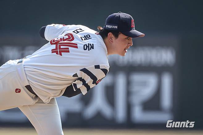 롯데 마무리 김원중이 제자리로 돌아가기 위해선 구속 회복이 중요하다. 사진제공|롯데 자이언츠