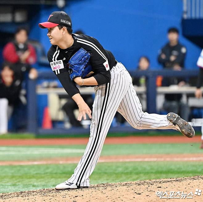 5일 오후 서울 구로구 고척스카이돔에서 열린 '2026 신한 SOL Bank KBO리그' LG 트윈스와 키움 히어로즈의 경기, 9회말 LG 유영찬이 공을 힘차게 던지고 있다. 고척, 김한준 기자