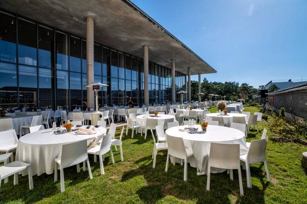 본태박물관 본태가든 연회. 전시 공간을 넘어 행사와 만찬이 가능한 복합문화공간으로 활용된다.