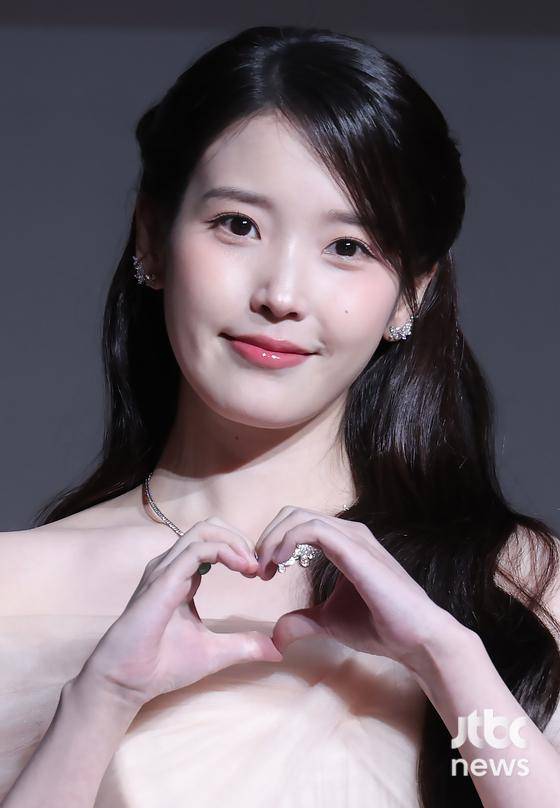 6일 오후 서울 강남구 조선팰리스호텔에서 MBC 새 금토드라마 '21세기 대군부인' 제작발표회가 열렸다. 박준화 연출, 배우 아이유, 변우석, 노상현, 공승연, 유수빈, 이연이 참석했다. 박세완 엔터뉴스팀 기자 park.sewan@jtbc.co.kr