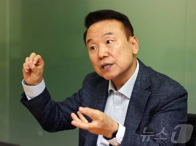 이재영 서울대학교 영어영문학과 교수가 서울 종로구 뉴스1 본사에서 인터뷰를 하고 있다. ⓒ 뉴스1 황기선 기자