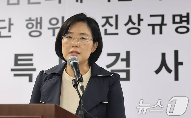 김지미 특검보가 2일 경기 과천 2차 종합특검 사무실에서 언론브리핑을 하고 있다. 2026.4.2 ⓒ 뉴스1 임세영 기자