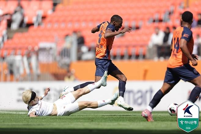 부천전에서 드리블하는 제주의 이탈로. 제공 | 한국프로축구연맹