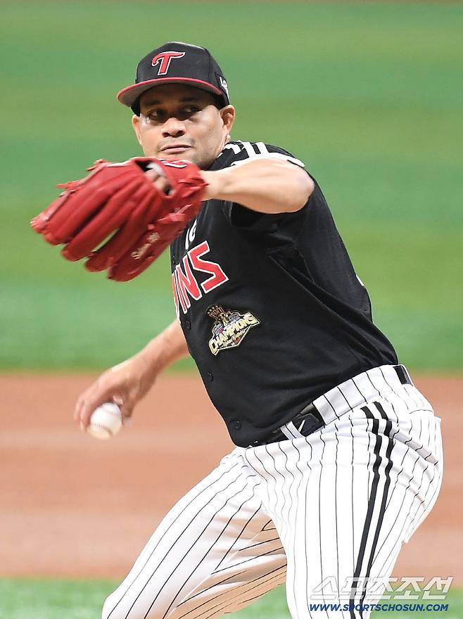 3일 고척돔에서 열린 KBO리그 키움과 LG의 경기. 선발 투구하고 있는 LG 치리노스. 고척=송정헌 기자songs@sportschosun.com/2026.04.03/