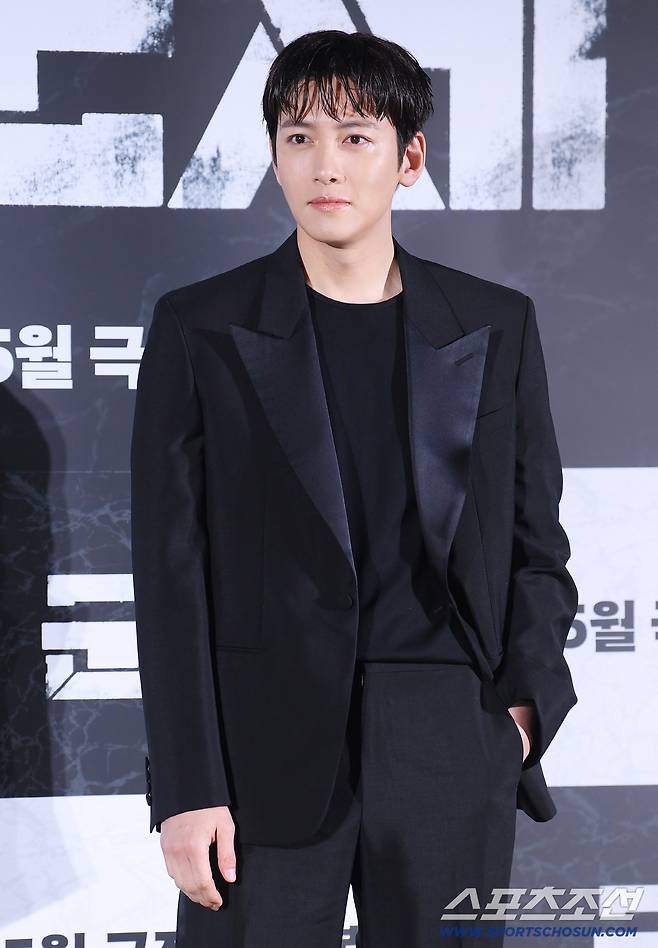 영화 '군체' 제작보고회가 6일 오전 서울 용산CGV에서 열렸다. 지창욱이 포즈 취하고 있다.  정재근 기자 cjg@sportschosun.com/2026.4.6/