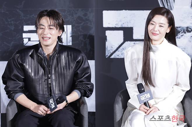 영화 '군체' 제작보고회에 참석한 구교환, 전지현. 2026.4.6 ⓒ이혜영 기자 lhy@hankooki.com