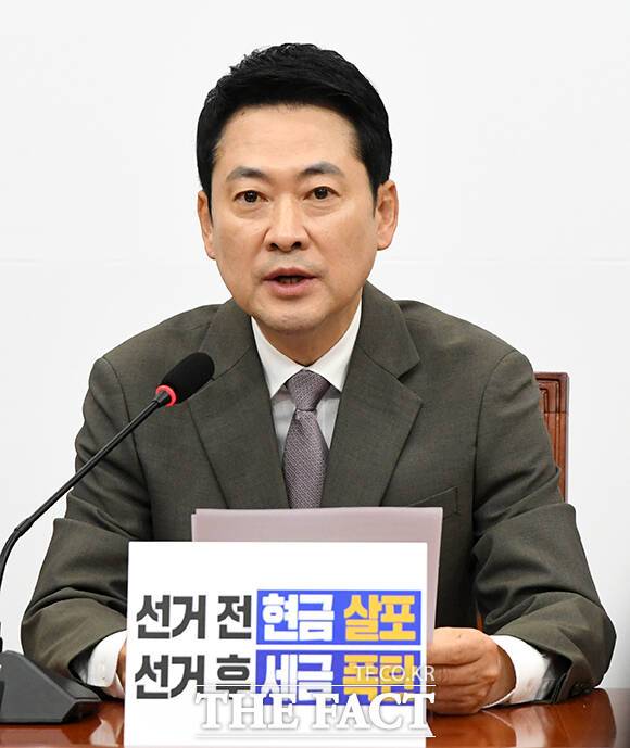 장동혁 국민의힘 대표가 6일 더불어민주당 서울시장 예비후보인 정원오 전 성동구청장의 '칸쿤 출장 의혹'과 관련해 국민의힘은 혈세를 우습게 알고 국민을 기만하는 부적격자가 서울시장이 되는 일이 없도록 반드시 진실을 규명하겠다"고 밝혔다. 사진은 장 대표가 2일 오전 서울 여의도 국회에서 열린 국민의힘 최고위원회의에 참석해 모두발언을 하고 있는 모습. /박상민 기자