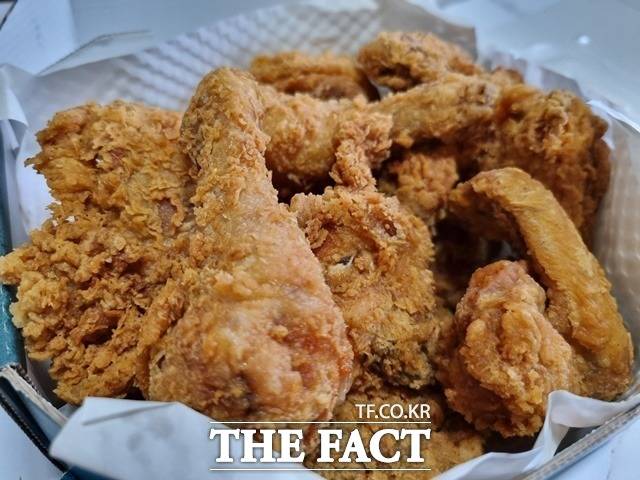 6일 축산물품질평가원에 따르면 지난 3일 기준 닭고기 소매가격은 1㎏ 6659원으로 지난 1월 대비 12.37% 증가했고 도매가격은 ㎏당 4333원으로 지난 1월 대비 22.82% 증가했다. /더팩트 DB