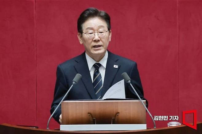 이재명 대통령이 2일 국회 본회의장에서 2026년도 추가경정예산안 시정연설을 하고 있다. 2026.4.2 김현민 기자