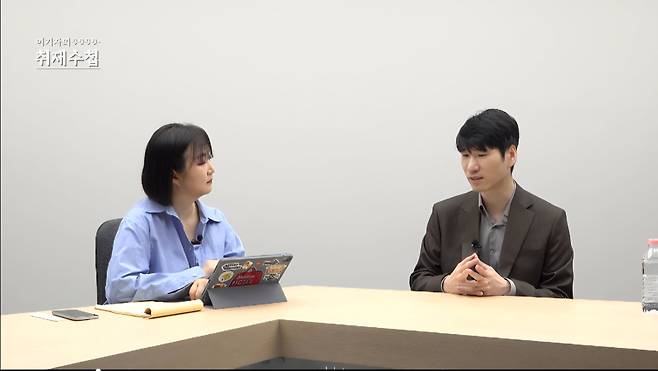 조선일보 머니와 인터뷰 중인 홍진채 라쿤자산운용(오른쪽)