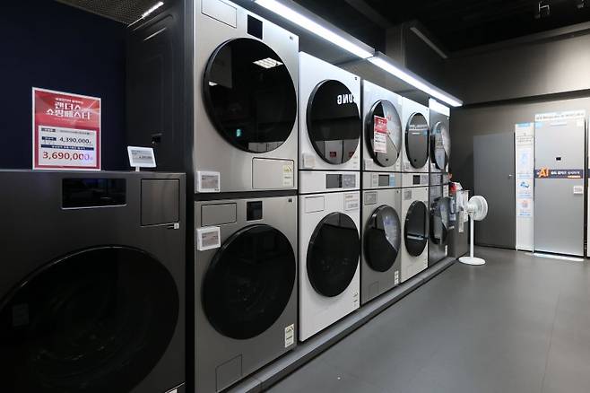 지난 3일 서울 시내 대형마트 가전제품 판매대 모습. 연합뉴스