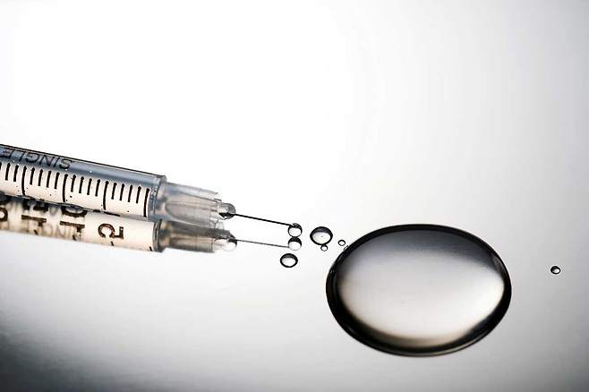 미간, 두상, 골반 필러는 심각한 합병증이 발생할 가능성이 있다. /클립아트코리아