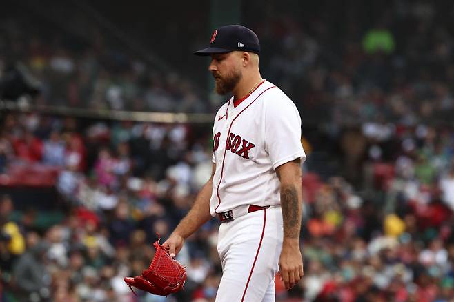 <yonhap photo-0904="">6일(한국시간) 샌디에이고전에서 마운드를 내려가는 보스턴 불펜 그렉 와이서트. [AFP=연합뉴스]</yonhap>