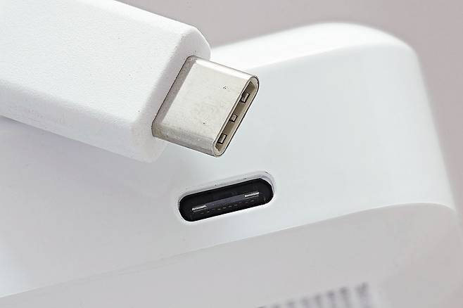 C 타입 USB와 케이블. 중앙포토