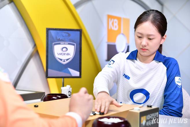 ‘바둑 여왕’ 김은지 9단이 4월 여자 랭킹 1위를 지키며 5개월 연속 정상 자리를 지켜냈다. 쿠키뉴스 자료사진