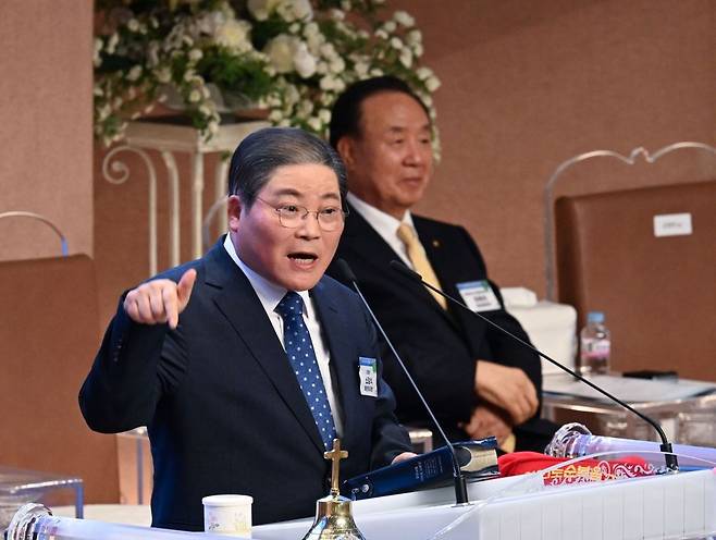 소강석 목사가 5일 서울 여의도순복음교회에서 열린 2026 부활절 연합예배에서 환영사를 하고 있다. 청와대사진기자단