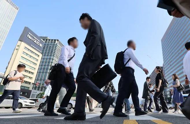 출근하는 시민들. 연합뉴스
