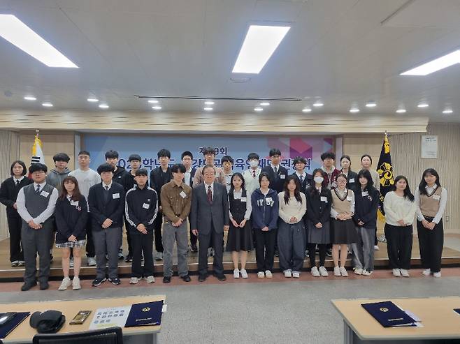 지난해 소강민관식육영재단 장학금 수여식 모습. 재단