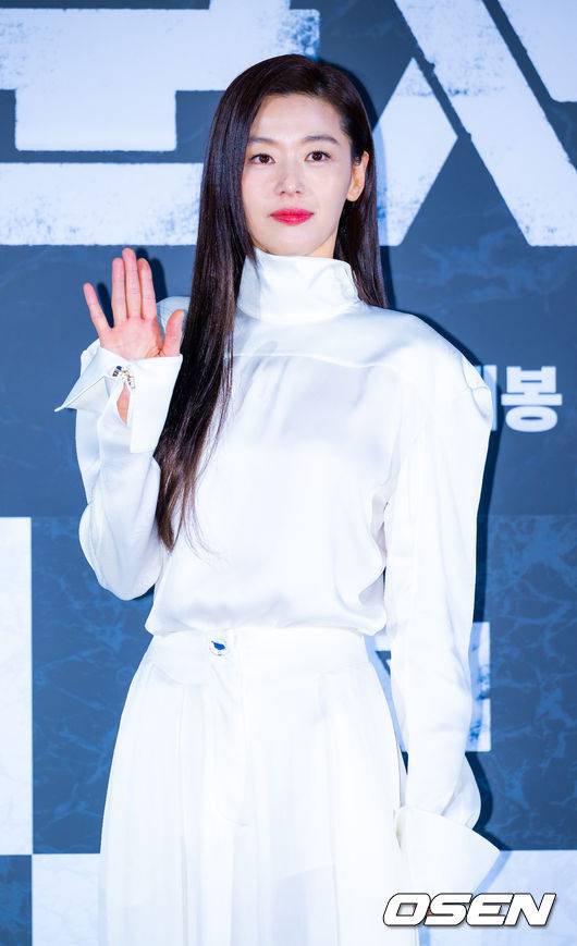 [OSEN=민경훈 기자] 6일 오전 서울 용산구 CGV 용산아이파크몰에서 영화 '군체' 제작보고회가 열렸다.