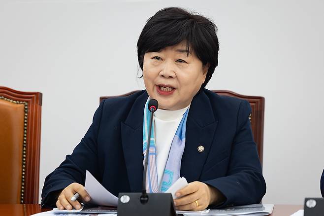 서영교 국회 윤석열 정권 정치검찰 조작기소 의혹 사건 진상규명 국정조사특별위원회 위원장이 5일 서울 여의도 국회에서 열린 조작기소 국정조사특별위원회 기자간담회에서 모두 발언을 하고 있다. 뉴스1