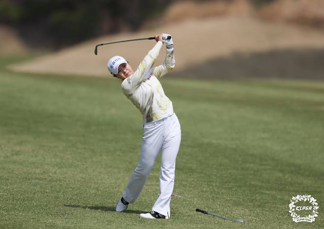 고지원이 5일 경기 여주시 더 시에나 벨루토CC에서 끝난 KLPGA투어 국내 개막전 더 시에나 오픈 최종 라운드 2번 홀에서 티샷을 날리고 있다. KLPGA 제공