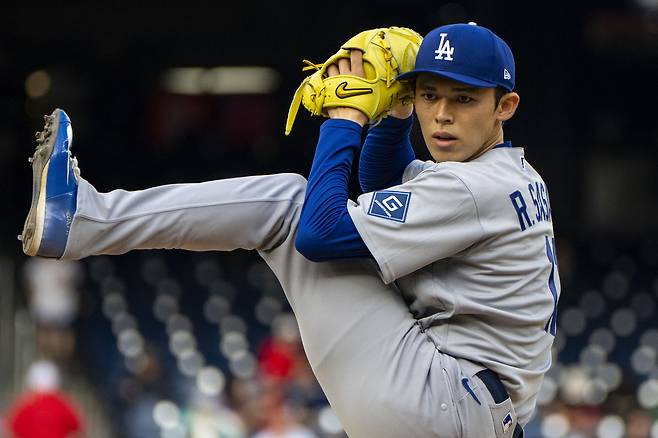 사사키 로키가 6일 미국 워싱턴DC 내셔널스파크에서 열린 워싱턴 내셔널스와 2026 메이저리그(MLB) 정규리그 원정 경기에 선발 등판해 공을 던지고 있다. 워싱턴 | UPI연합뉴스