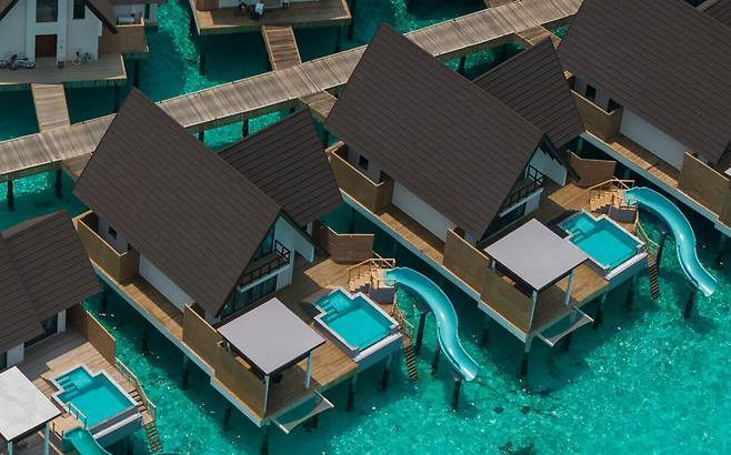 라군으로 바로 이어지는 슬라이드를 갖춘 워터 풀 스위트. 사진제공|팜투어