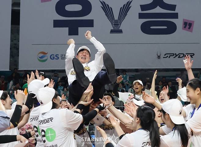 [B하인드★] 실바의 포효 판타지 & 이영택 감독의 눈물 다큐, GS칼텍스 우승의 현장