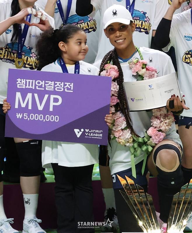 [B하인드★] 실바의 포효 판타지 & 이영택 감독의 눈물 다큐, GS칼텍스 우승의 현장