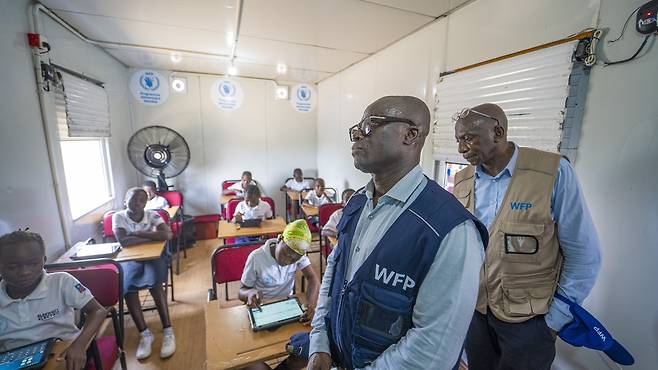 DR콩고 수도 킨샤사 인근 이그녜 농장 방문한 에릭 퍼디슨 WFP 본부장 [WFP 한국사무소 제공. 재판매 및 DB 금지]