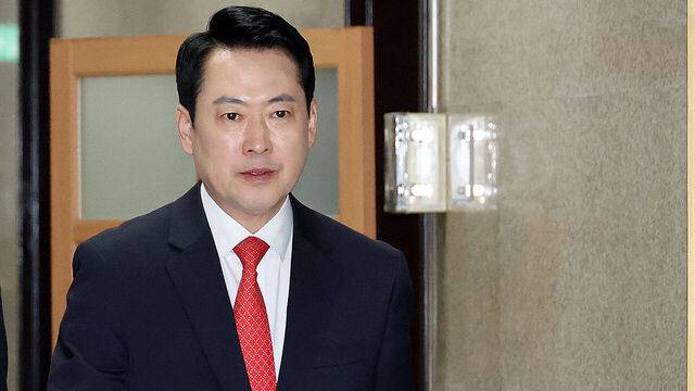 장동혁 국민의힘 대표가 7일 국회에서 이동하고 있다. 연합뉴스