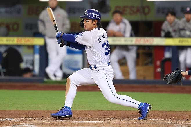 삼성 김성윤이 2일 대구삼성라이온즈파크에서 열린 2026 KBO리그 두산과 경기에서 안타를 치고 있다. 사진 | 삼성 라이온즈