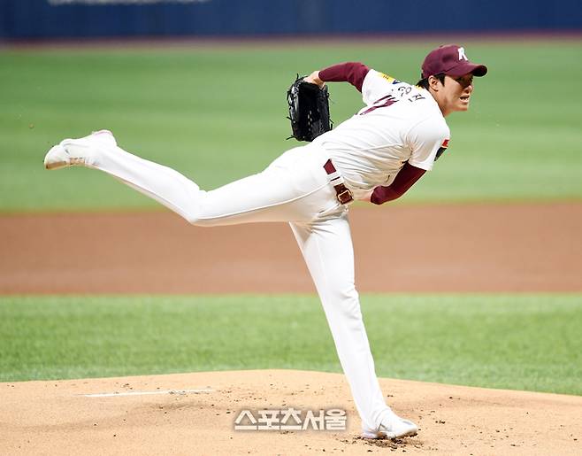 키움 안우진이 25일 고척스카이돔에서 열린 2023 KBO리그 KT와 경기에 선발 등판해 힘차게 공을 던지고 있다. 고척 | 박진업기자 upandup@sportsseoul.com