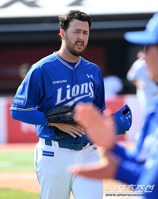 5일 수원KT위즈파크에서 열린 삼성과 KT의 경기. 2회말 투구를 마친 삼성 오러클린이 더그아웃으로 향하고 있다. 수원=허상욱 기자wook@sportschosun.com/2026.04.05/