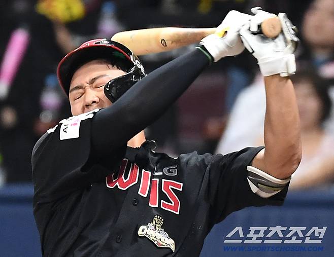 3일 고척돔에서 열린 KBO리그 키움과 LG의 경기. 8회초 2사 1, 2루. 삼진을 당하고 있는 LG 이재원. 고척=송정헌 기자songs@sportschosun.com/2026.04.03/