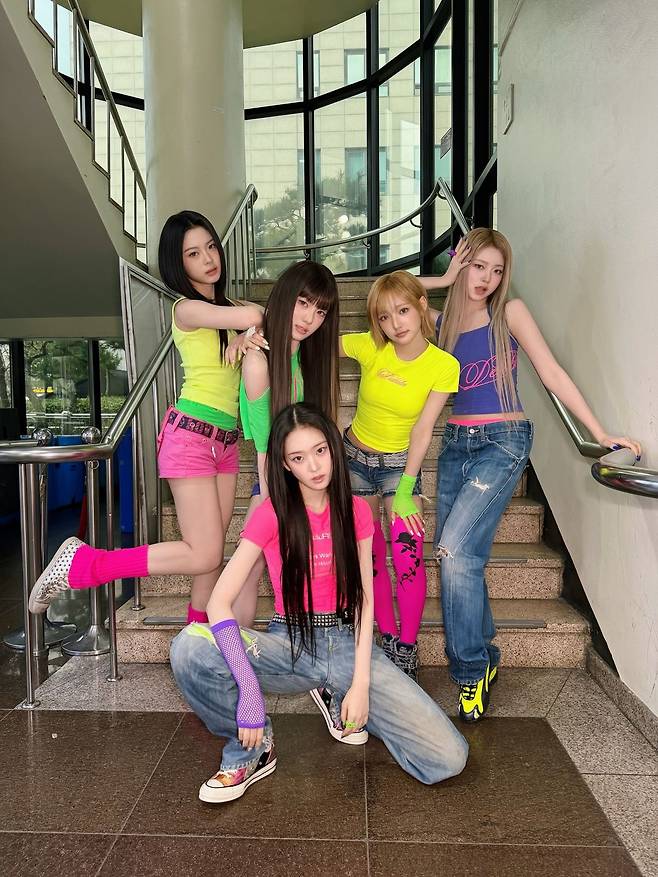 키키의 네온 코디. 인스타그램 @kiiikiii.official