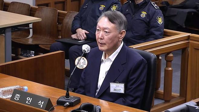 지난해 11월 19일 한덕수 전 국무총리의 공판에 증인으로 출석한 윤석열 전 대통령. 뉴시스