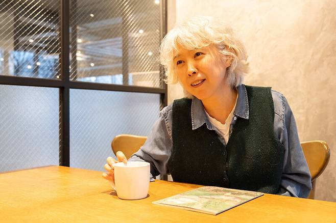 홍주현 감독은 ‘빨간 나라를 보았니’를 보수를 지지하는 부모와 중도나 진보를 지지하는 아들딸이 함께 볼 수 있는 영화가 됐으면 좋겠다고 했다. 사려니픽쳐스 제공