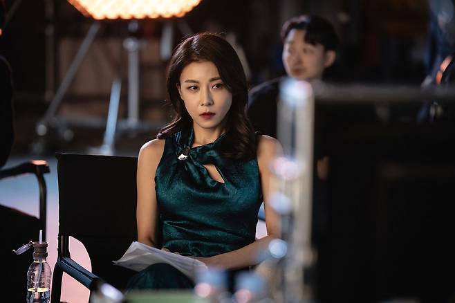 ENA 드라마 '클라이맥스' 스틸컷. 추상아(하지원)이 분장실에 앉아있다. [사진 룬컴]