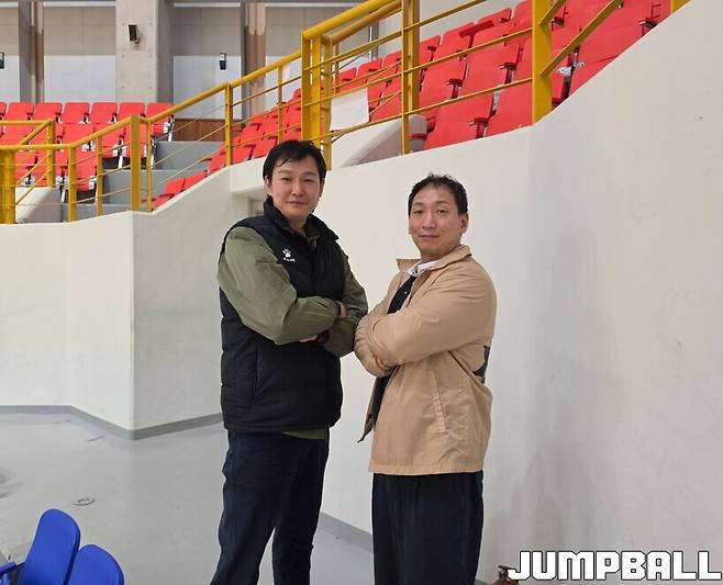 ▲당시 부산중앙고 A코치 김일모(왼쪽·현 금명중), 용산고 A코치 차동일(오른쪽·현 단대부중).