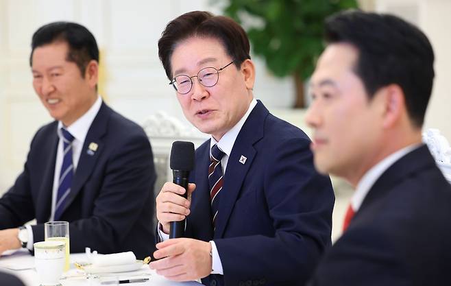 이재명 대통령이 7일 청와대에서 열린 여야정 민생경제협의체 회담 및 오찬에서 발언하고 있다. 뉴시스