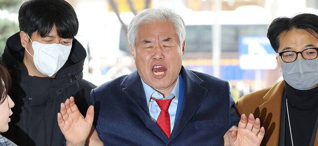 사랑제일교회 전광훈 목사가 15일 서울서부지방법원에서 열린 구속적부심 심문에 출석하고 있다. 연합뉴스