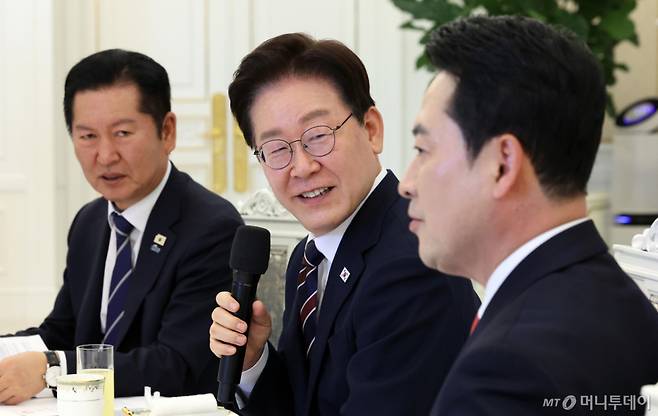 [서울=뉴시스] 최동준 기자 = 이재명 대통령이 7일 청와대에서 열린 여야정 민생경제협의체 회담 및 오찬에서 발언하고 있다. 2026.04.07. photocdj@newsis.com /사진=