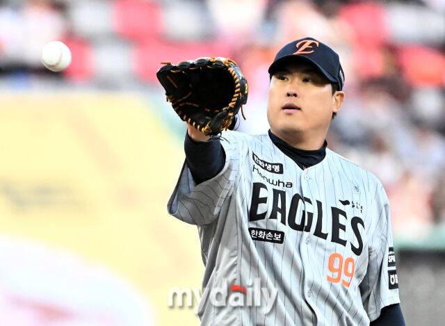 7일 오후 인천 SSG랜더스필드에서 진행된 '2026 프로야구 KBO리그' SSG랜더스와 한화 이글스의 경기. 한화 류현진이 선발등판 하고 있다./인천 = 송일섭 기자