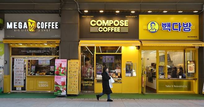 서울 시내의 저가 커피 프랜차이즈 매장 [뉴시스]